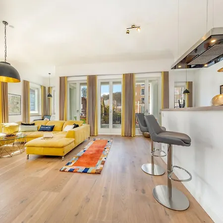 First Avalon Apartman *