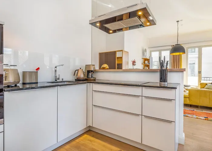 First Avalon Sellin (Rugen)